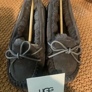UGG Women's Charcoal Suede Bella II Slippers
Size 8w
